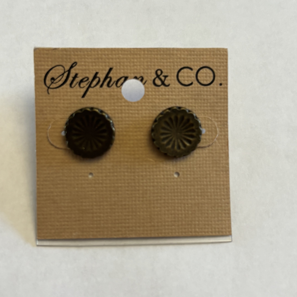 Stephan & Co. Antique Brass Scalloped Fluted Disc Stud Earrings NWT